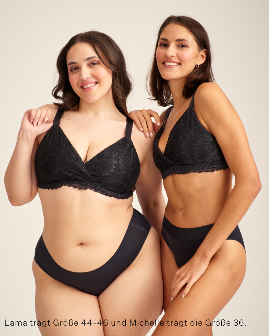Zwei Models unterschiedlicher Konfektion tragen ooia Moms Still-BH Lace in Schwarz – eleganter Still-BH, der Stilleinlagen ersetzt.